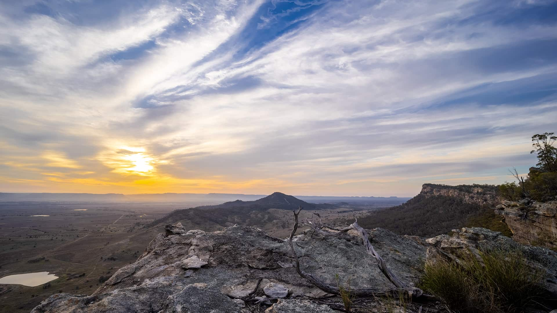 Sunset view across Arcadia Valley in the Carnarvon Ranges